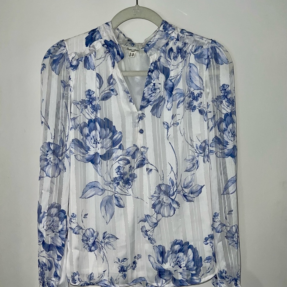 Haver + Blair  Blouse Size XS White and Blue color Beautiful floral design.